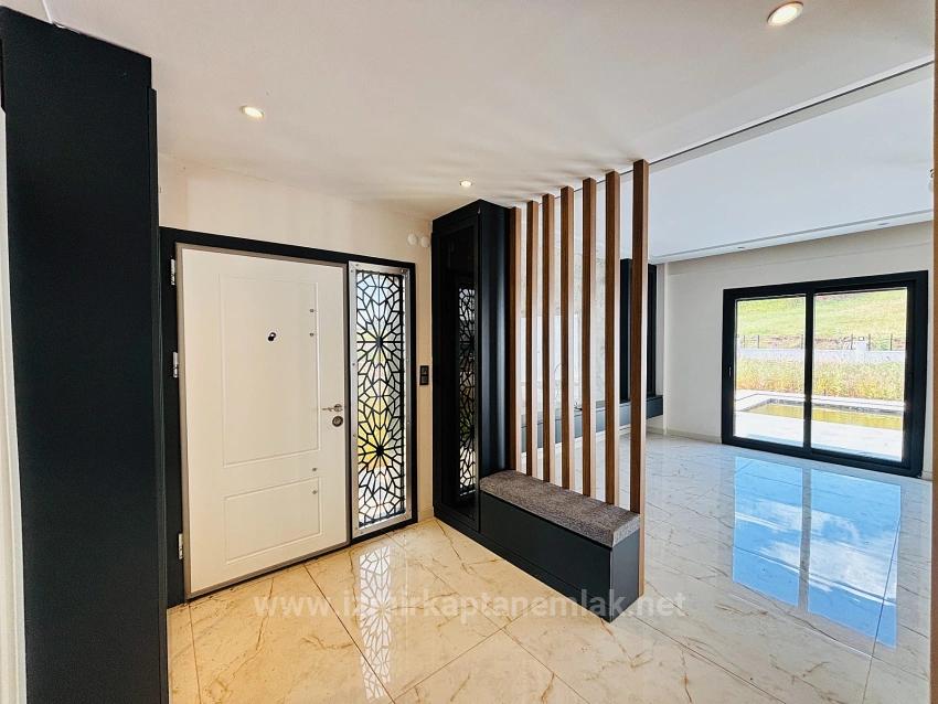 İzmir Seferihisar Kavakdere Mahallesi’nde 3+2 Ultra Lüks Havuzlu Satılık İkiz Villa 