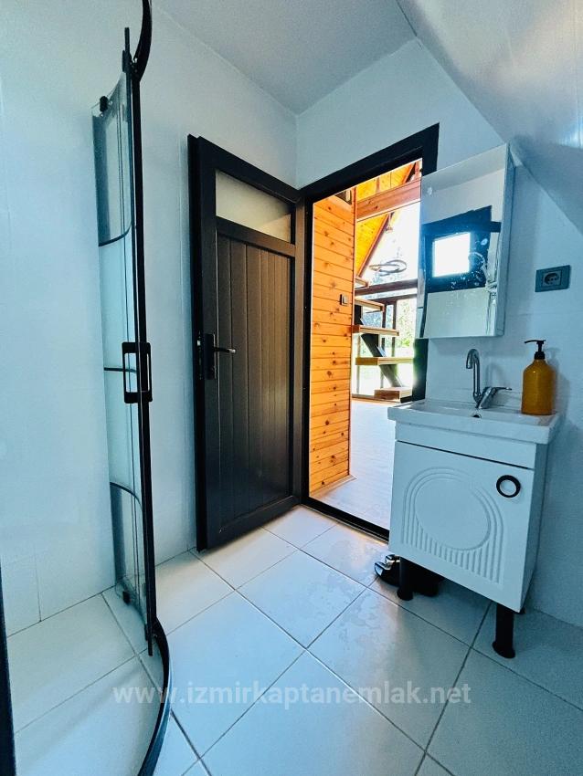 İzmir Menderes Yeniköy Mahallesi’nde Havuzlu Modern Bungalov