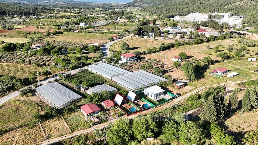 İzmir Menderes Yeniköy Mahallesi’nde Havuzlu Modern Bungalov