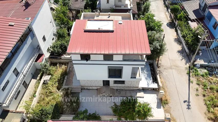 İzmir Seferihisar Cumhuriyet Mahallesi’nde 5+1 Satılık Müstakil Villa