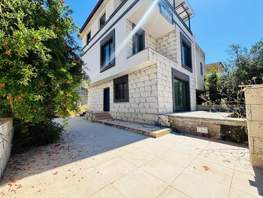 İzmir Seferihisar Cumhuriyet Mahallesi’nde 5+1 Satılık Müstakil Villa