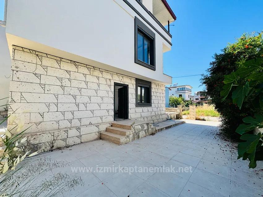 İzmir Seferihisar Cumhuriyet Mahallesi’nde 5+1 Satılık Müstakil Villa