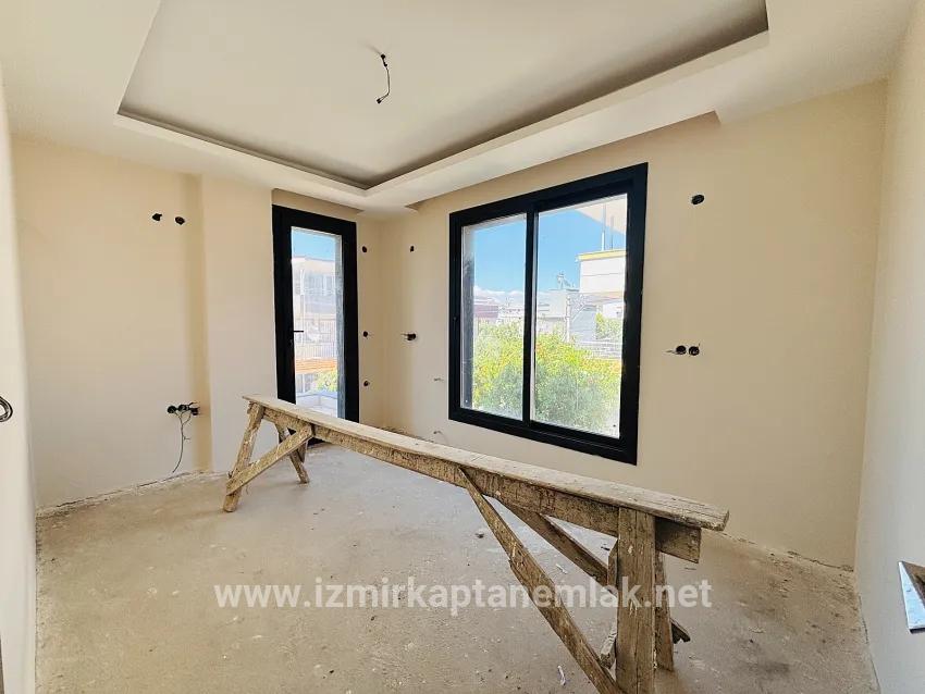 Seferihisar Doğanbey Cumhuriyet Mah. Satılık 5+1 Yazlık - 145 m²