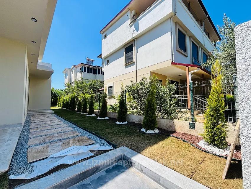 İzmir Seferihisar Mersinalanı Mahallesi’nde Havuzlu Sitede 10 Adet 3+1 Satılık Villa