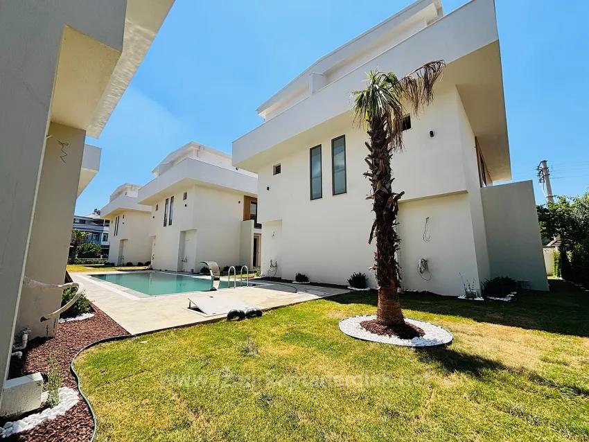 İzmir Seferihisar Mersinalanı Mahallesi’nde Havuzlu Sitede 10 Adet 3+1 Satılık Villa