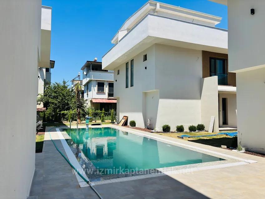 İzmir Seferihisar Mersinalanı Mahallesi’nde Havuzlu Sitede 10 Adet 3+1 Satılık Villa