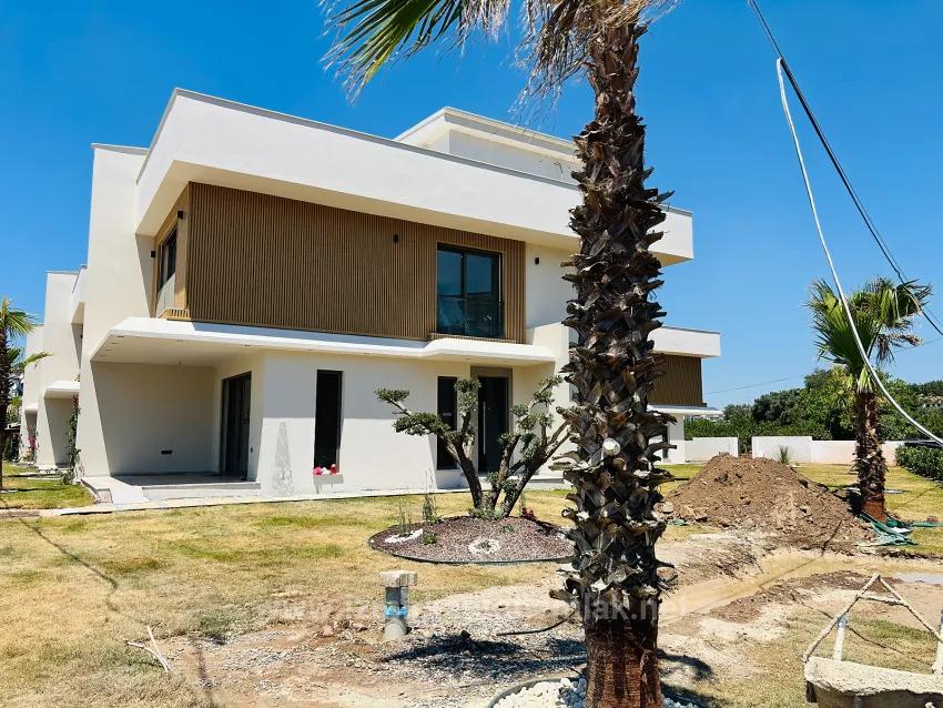 İzmir Seferihisar Mersinalanı Mahallesi’nde Havuzlu Sitede 10 Adet 3+1 Satılık Villa