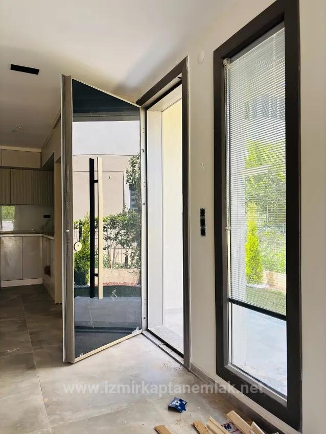 İzmir Seferihisar Mersinalanı Mahallesi’nde Havuzlu Sitede 10 Adet 3+1 Satılık Villa