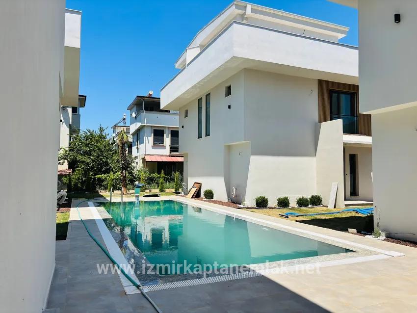 Seferihisar Ürkmez Mersin Alanı Mah. Satılık 3+1 Yazlık - 144 m²