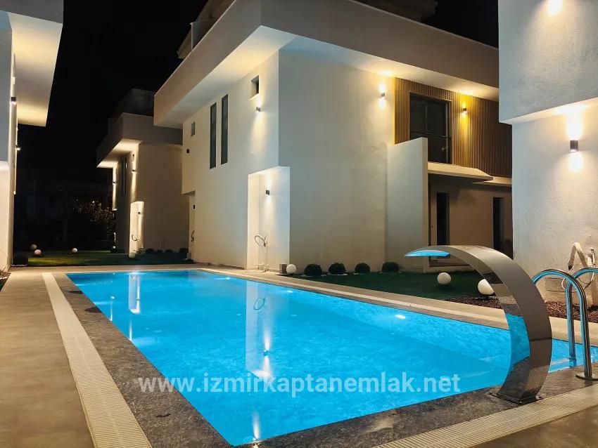 Seferihisar Ürkmez Mersin Alanı Mah. Satılık 3+1 Yazlık - 144 m²