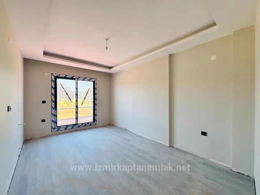 İzmir Seferihisar Cumhuriyet Mahallesi’nde Geniş Bahçeli 3+1 Satılık İkiz Villa