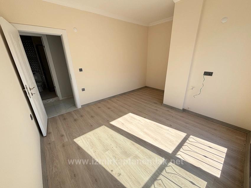 Seferihisar Doğanbey'de Plaja 400 M Mesafede Bahçeli Satılık 4+1 Villa