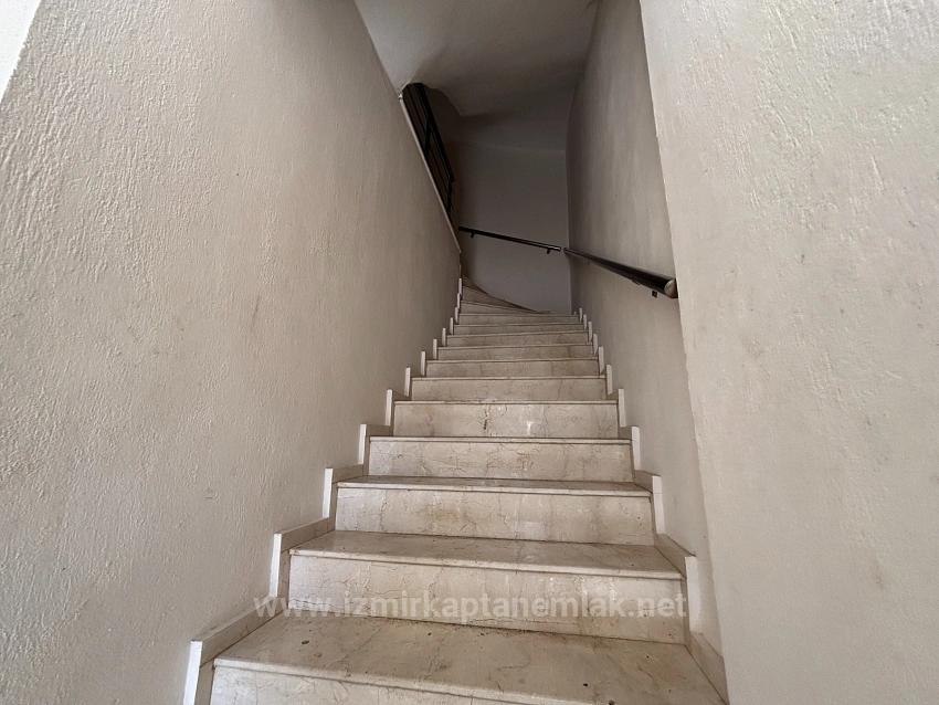 Seferihisar Bengiler’de Cadde Üzerinde 2+1 Ara Kat Daire