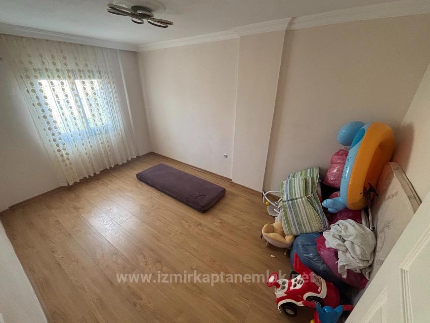 Seferihisar Bengiler’de Cadde Üzerinde 2+1 Ara Kat Daire