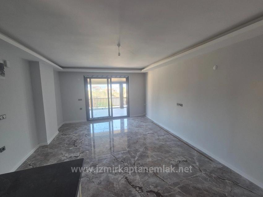 Doğanbey'de Deniz Manzaralı Otoparklı Sıfır Satılık 2+1 Villa