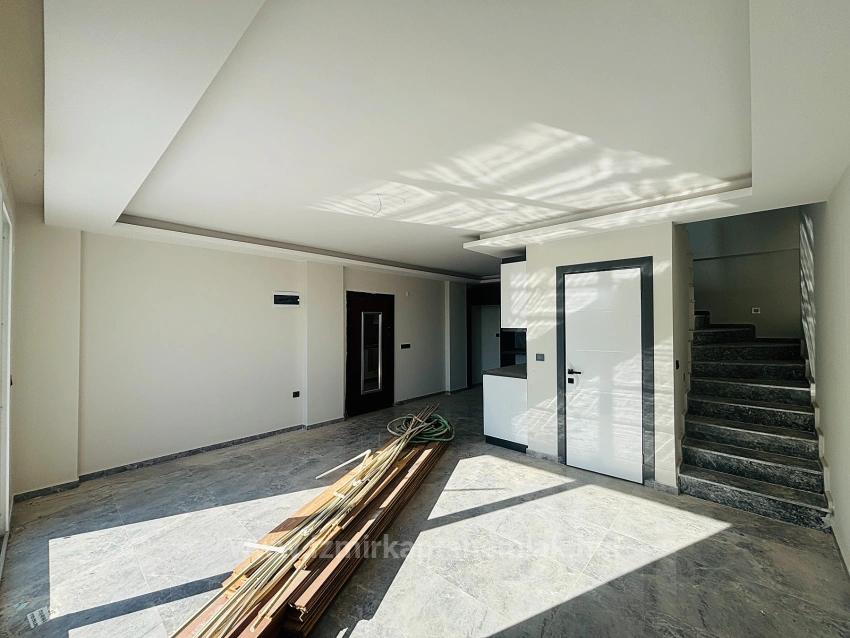 Doğanbey Atatürk Mahallesi Deniz Manzaralı Bahçeli Satılık 3+1 Villa