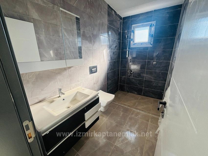 Doğanbey Atatürk Mahallesi Deniz Manzaralı Bahçeli Satılık 3+1 Villa