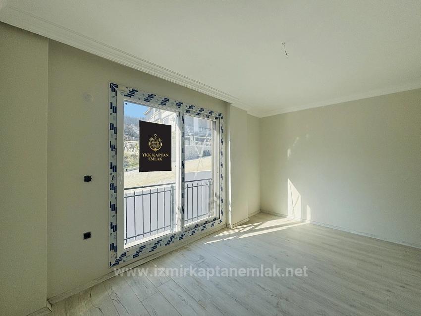 Doğanbey Atatürk Mahallesi Deniz Manzaralı Bahçeli Satılık 3+1 Villa