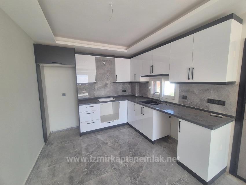 Doğanbey Atatürk Mahallesi Deniz Manzaralı Bahçeli Satılık 3+1 Villa