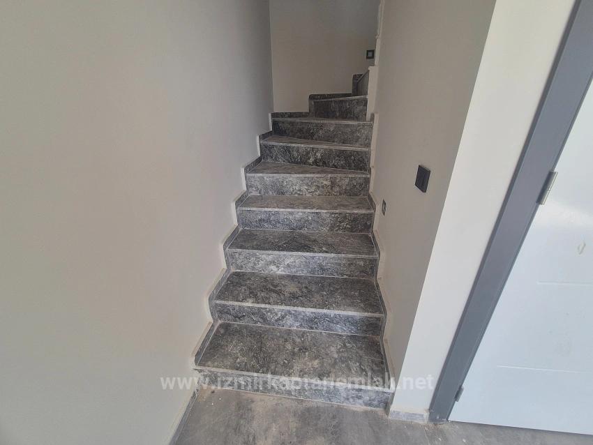 Doğanbey Atatürk Mahallesi Deniz Manzaralı Bahçeli Satılık 3+1 Villa