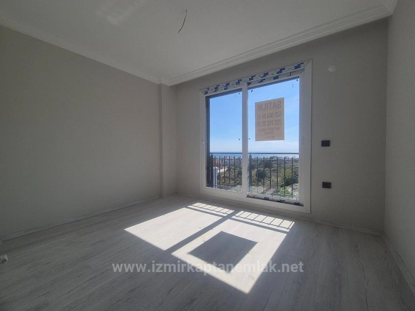 Doğanbey Atatürk Mahallesi Deniz Manzaralı Bahçeli Satılık 3+1 Villa