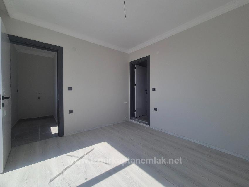 Doğanbey Atatürk Mahallesi Deniz Manzaralı Bahçeli Satılık 3+1 Villa