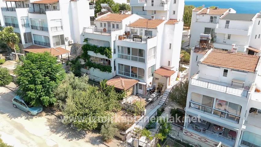 İzmir Seferihisar Tepecik Güneşli Kent Sitesi’nde full deniz manzaralı 4+2 satılık villa