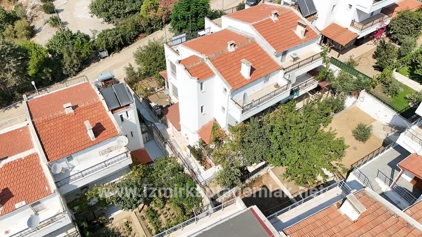 İzmir Seferihisar Tepecik Güneşli Kent Sitesi’nde full deniz manzaralı 4+2 satılık villa