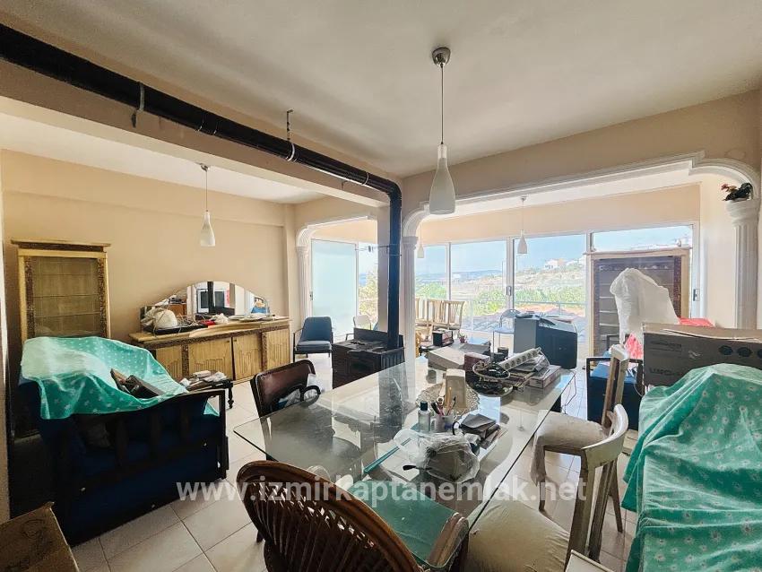 İzmir Seferihisar Tepecik Güneşli Kent Sitesi’nde full deniz manzaralı 4+2 satılık villa