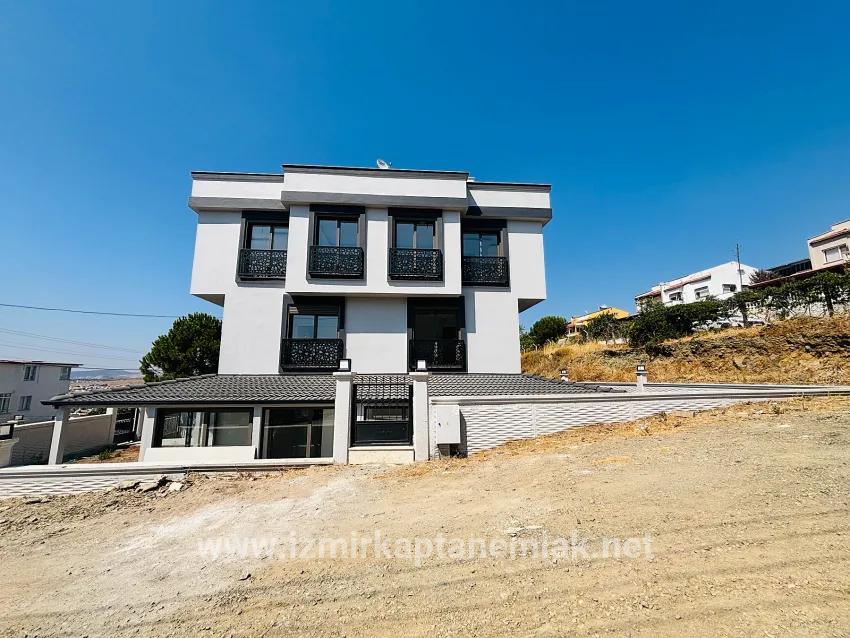 Seferihisar Tepecik Mah. Satılık 3+1 Yazlık - 144 m²