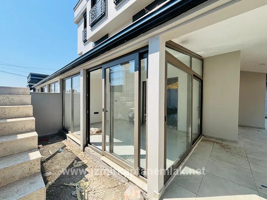 Seferihisar Tepecik Mah. Satılık 3+1 Yazlık - 144 m²