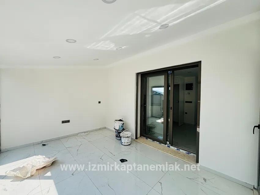 Seferihisar Tepecik Mah. Satılık 3+1 Yazlık - 144 m²
