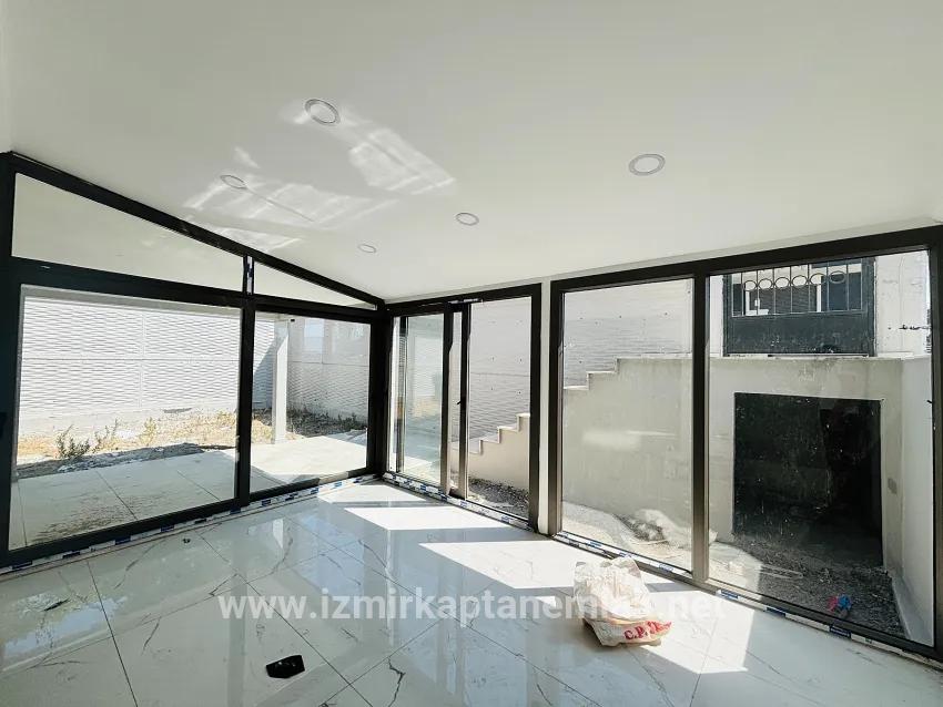 Seferihisar Tepecik Mah. Satılık 3+1 Yazlık - 144 m²