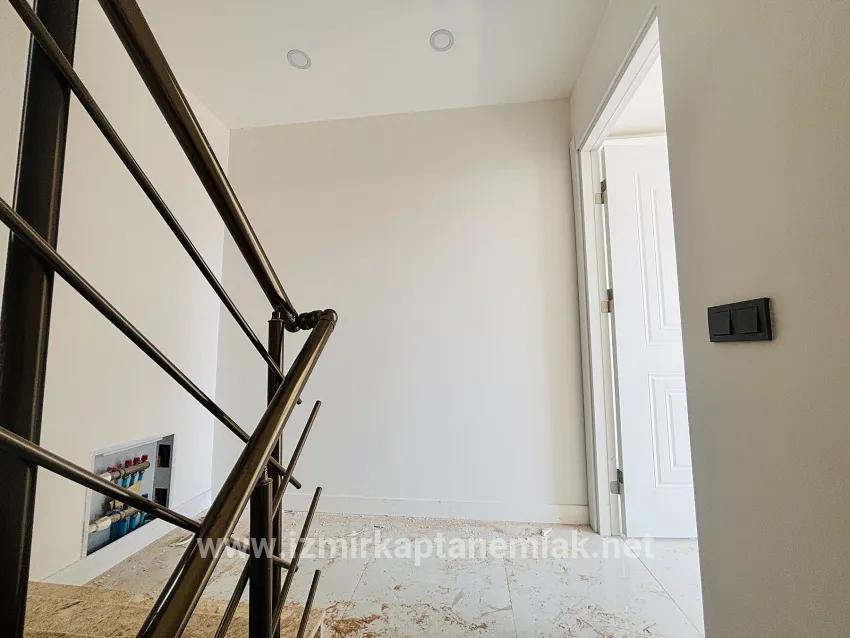 Seferihisar Tepecik Mah. Satılık 3+1 Yazlık - 144 m²