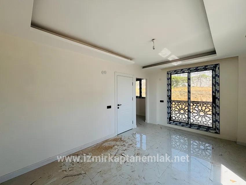 Seferihisar Tepecik Mah. Satılık 3+1 Yazlık - 144 m²