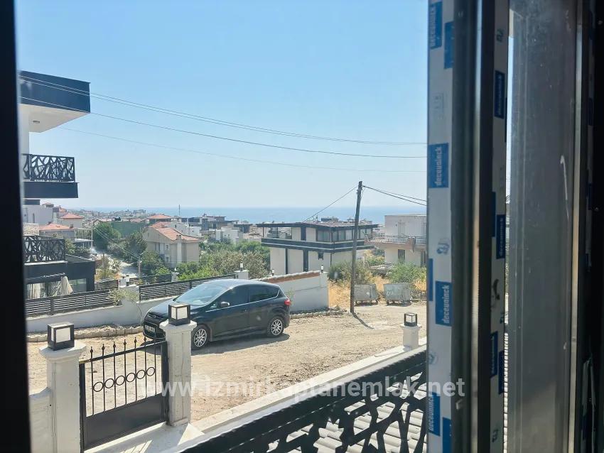 Seferihisar Tepecik Mah. Satılık 3+1 Yazlık - 144 m²