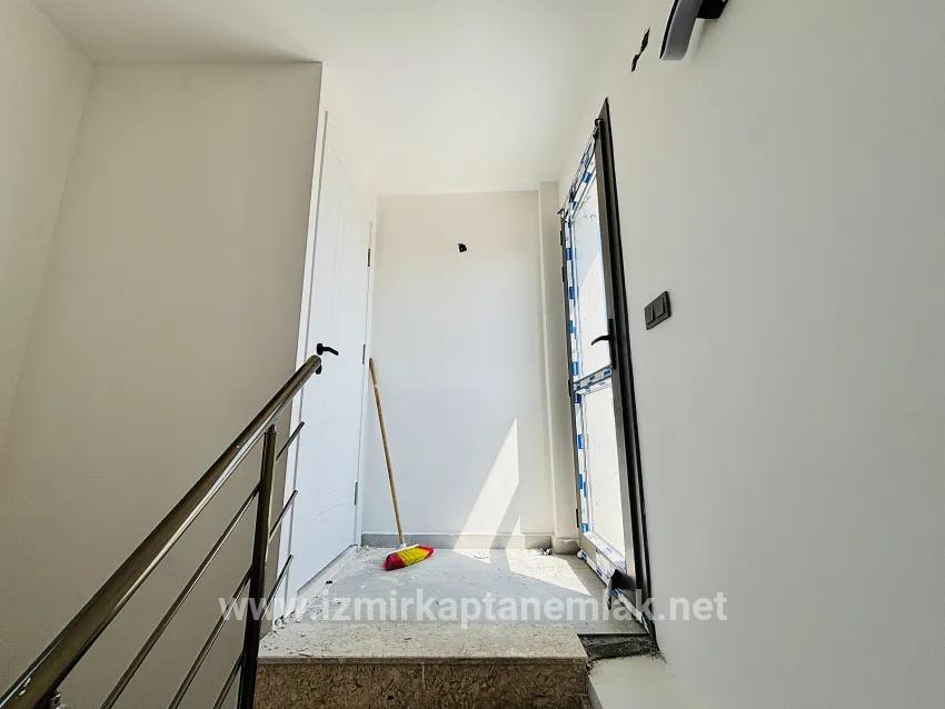 Seferihisar Tepecik Mah. Satılık 3+1 Yazlık - 144 m²