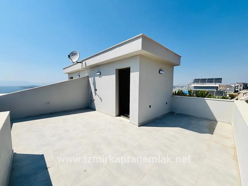 Seferihisar Tepecik Mah. Satılık 3+1 Yazlık - 144 m²