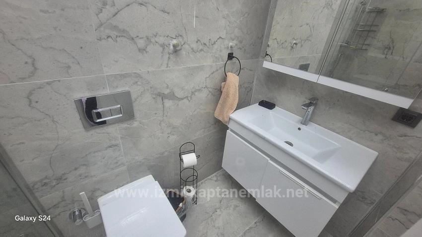 Ürkmez'in En İşlek Yerinde Geniş Satılık Kupon Dükkan