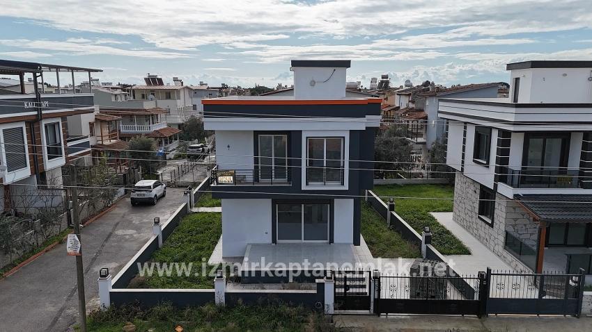 Seferihisar Doğanbey Cumhuriyet Mah. Satılık 3+1 Yazlık - 165 m²