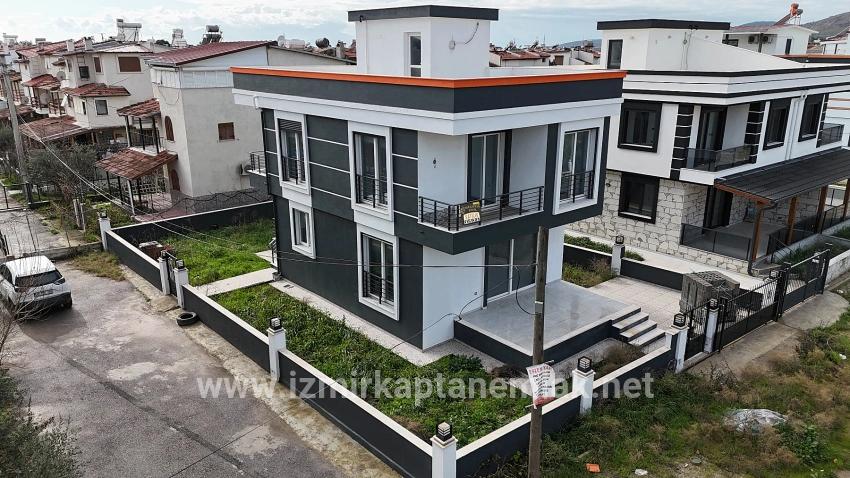 Seferihisar Doğanbey Cumhuriyet Mah. Satılık 3+1 Yazlık - 165 m²