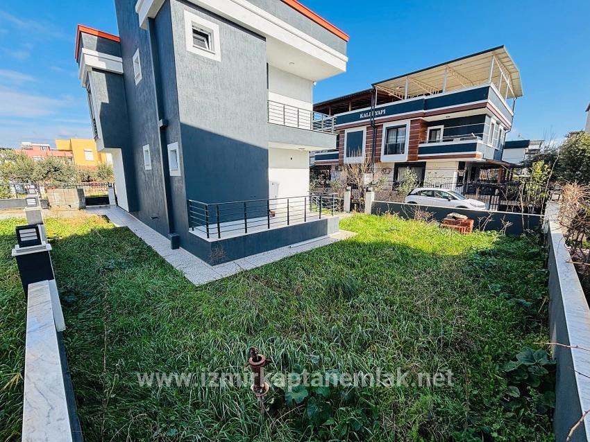 Seferihisar Doğanbey Cumhuriyet Mah. Satılık 3+1 Yazlık - 165 m²