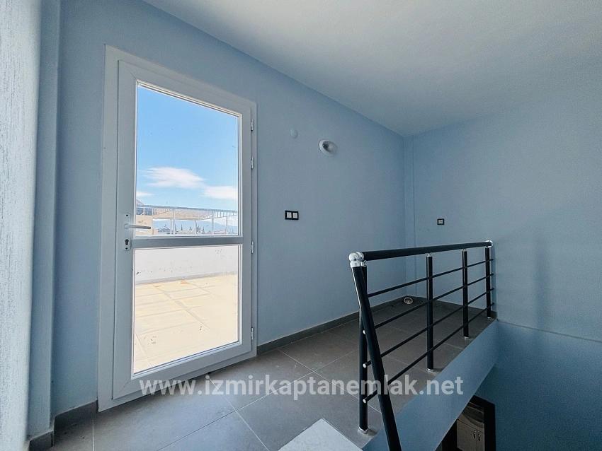 Seferihisar Doğanbey Cumhuriyet Mah. Satılık 3+1 Yazlık - 165 m²