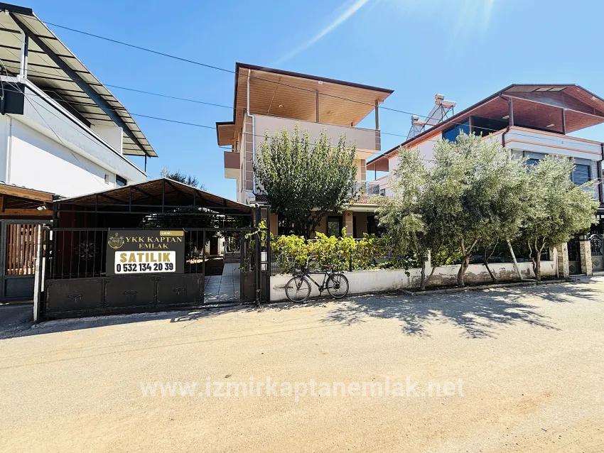 Seferihisar Doğanbey Cumhuriyet Mah. Satılık 4+1 Yazlık - 160 m²