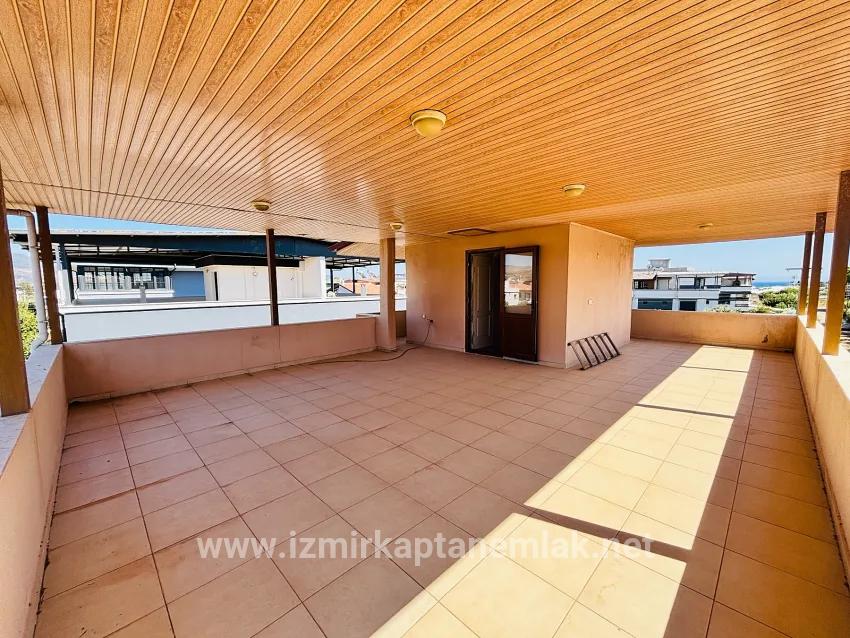 Seferihisar Doğanbey Cumhuriyet Mah. Satılık 4+1 Yazlık - 160 m²