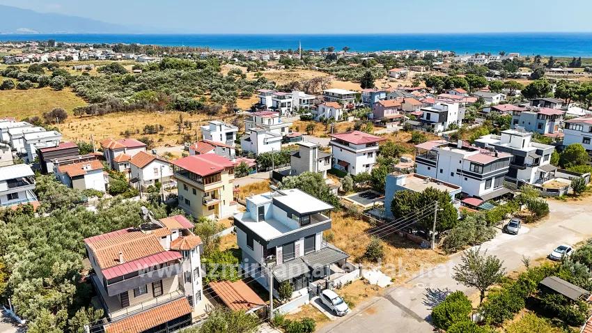 Seferihisar Doğanbey Atatürk Mah. Satılık 2+1 Yazlık - 135 m²