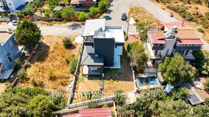 Seferihisar Doğanbey Atatürk Mah. Satılık 2+1 Yazlık - 135 m²