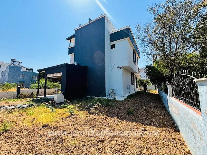 Seferihisar Doğanbey Atatürk Mah. Satılık 2+1 Yazlık - 135 m²