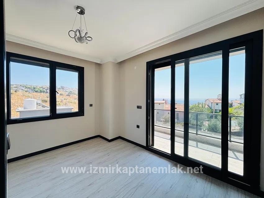 Seferihisar Doğanbey Atatürk Mah. Satılık 3+1 Yazlık - 150 m²