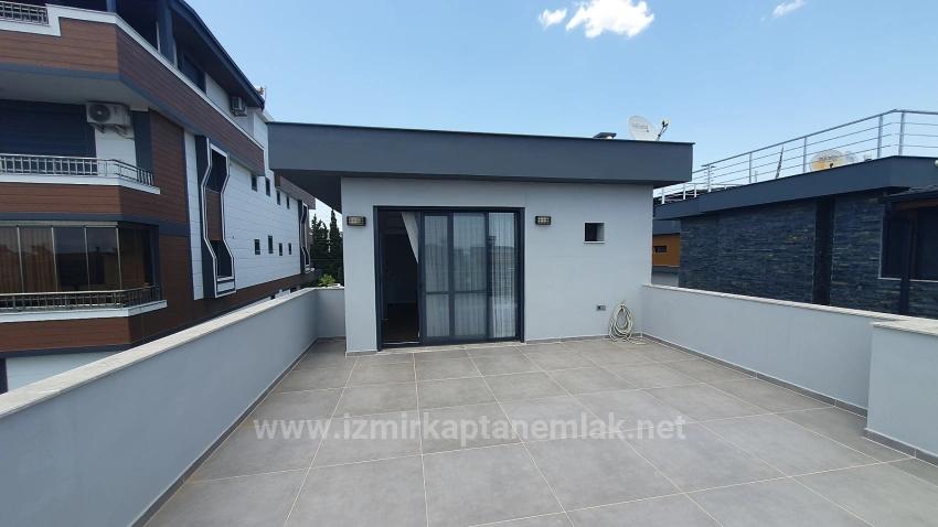 Seferihisar Payamlı'da Deniz Tarafında Havuzlu Bahçeli Satılık 3+1 Villa